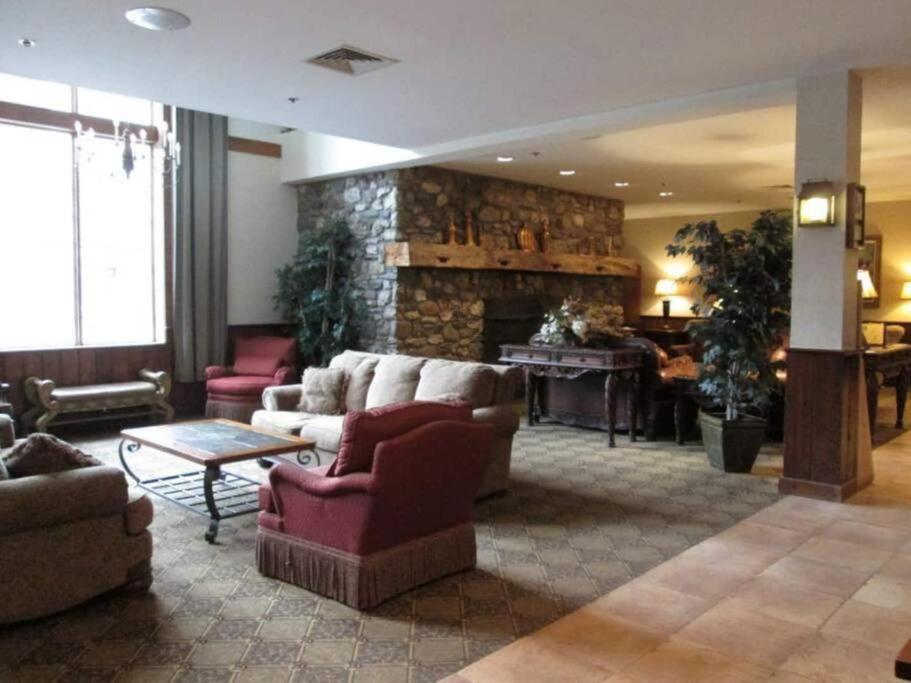 Deluxe Ski On Off 1Br Suite Sleeps 4 On Jiminy Mtn Hancock Exterior photo